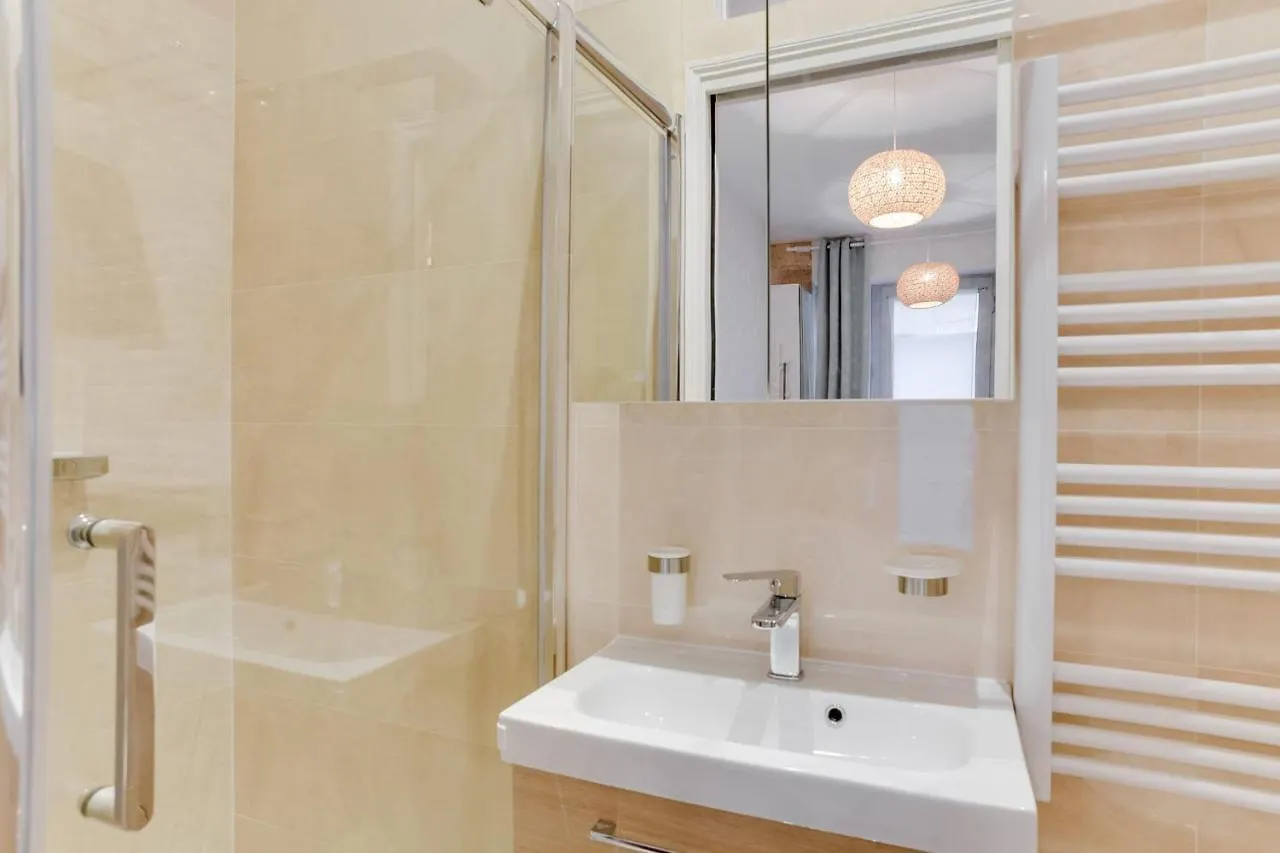 Apartment Near Le Moulin Rouge And Montmartre Paris